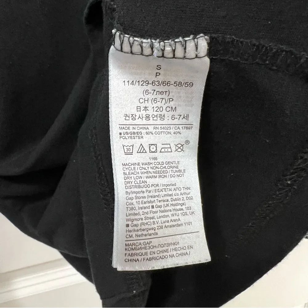 GAP Kids Graphic T-Shirt Size 6-7